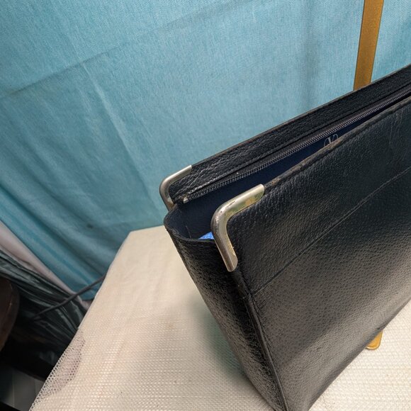 VALENTINO GARAVANI BLACK LEATHER CLUTCH AUTH VTG FEATURING GOLDEN HARDWARE - Picture 9 of 13